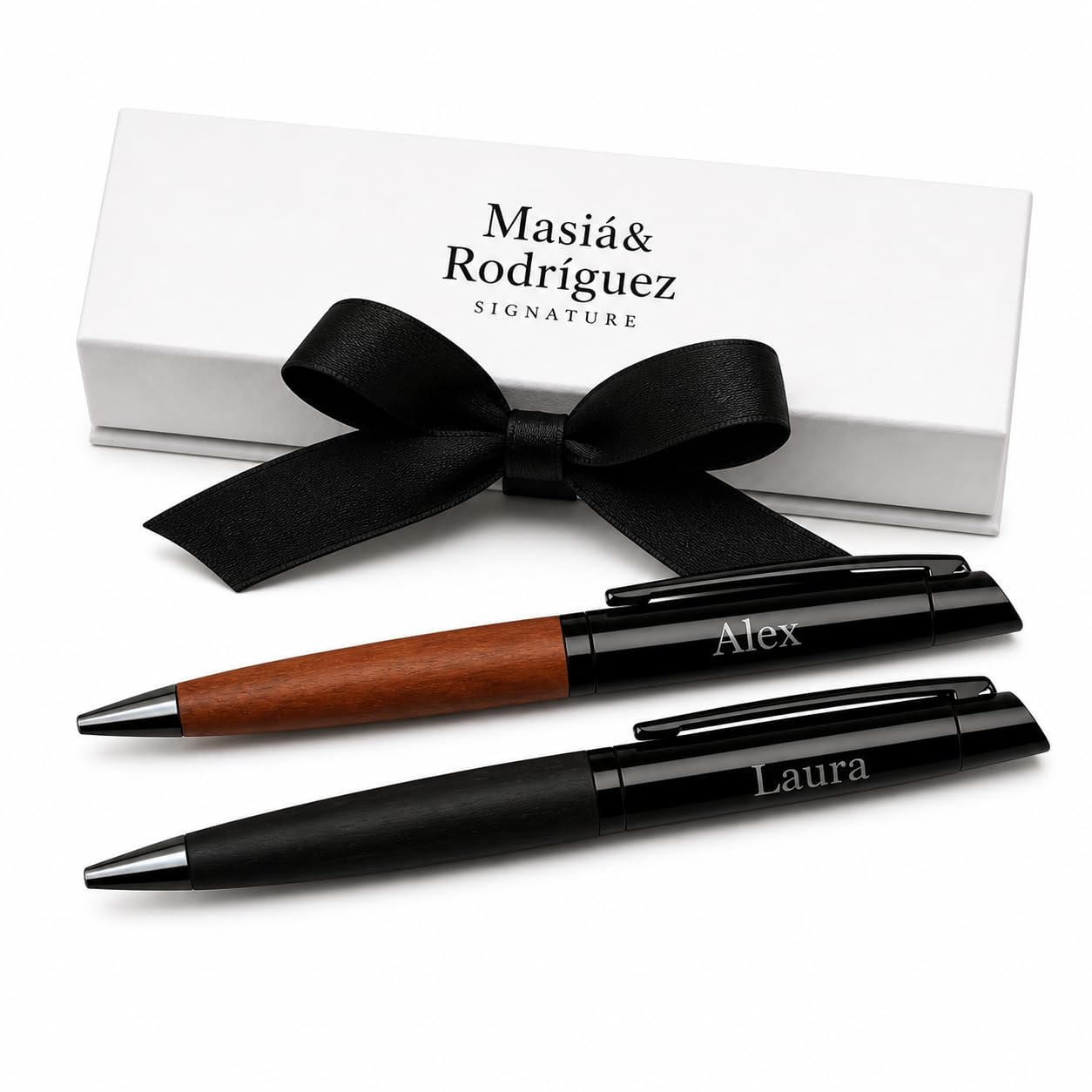 M&R - Set de 2 Bolígrafos Personalizados de Madera y Metal - Grabado Láser con Nombre - Bolígrafo Elegante Ballpoint con Caja de Regalo - Regalo Original para Hombre, Mujer, Oficina o Empresa