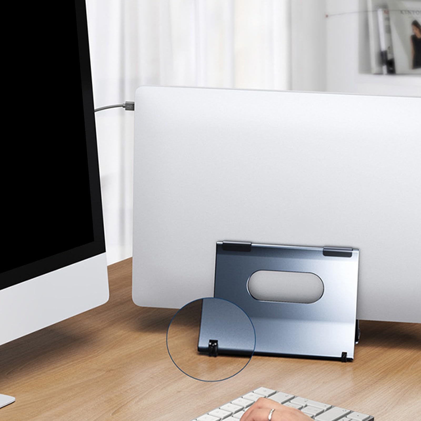 Supporto verticale per laptop con blocco automatico gravitazionale in alluminio ampiamente utilizzato per più modelli di notebook grigio spazio ampio supporto di compatibilità