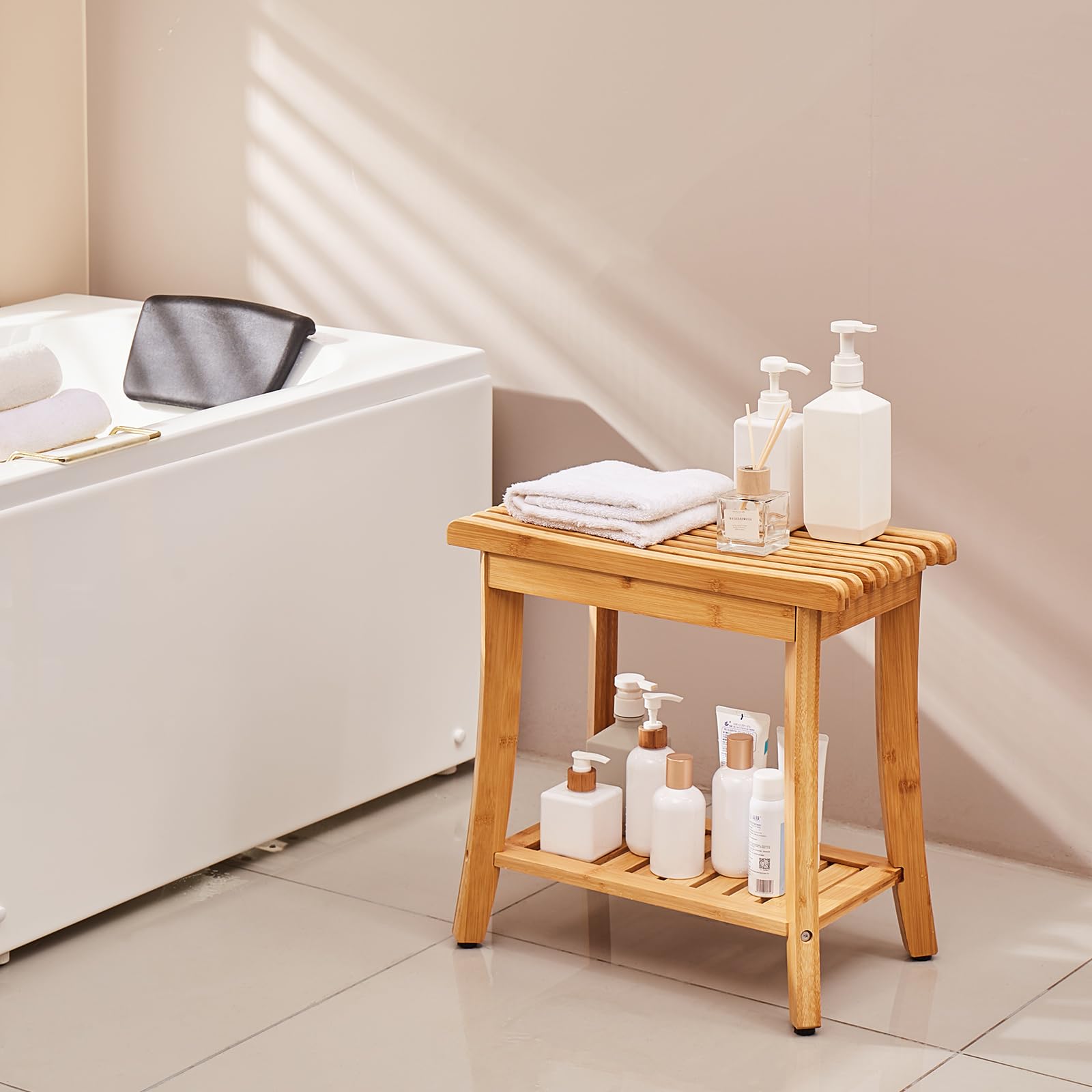 VEVOR Banc de Douche en Bambou, 485 x 288 x 465 mm, Tabouret de Douche étanche avec étagère de Rangement, capacité de 149,7 kg, pour Adultes, Personnes âgées, intérieur et extérieur, Salle de Bain