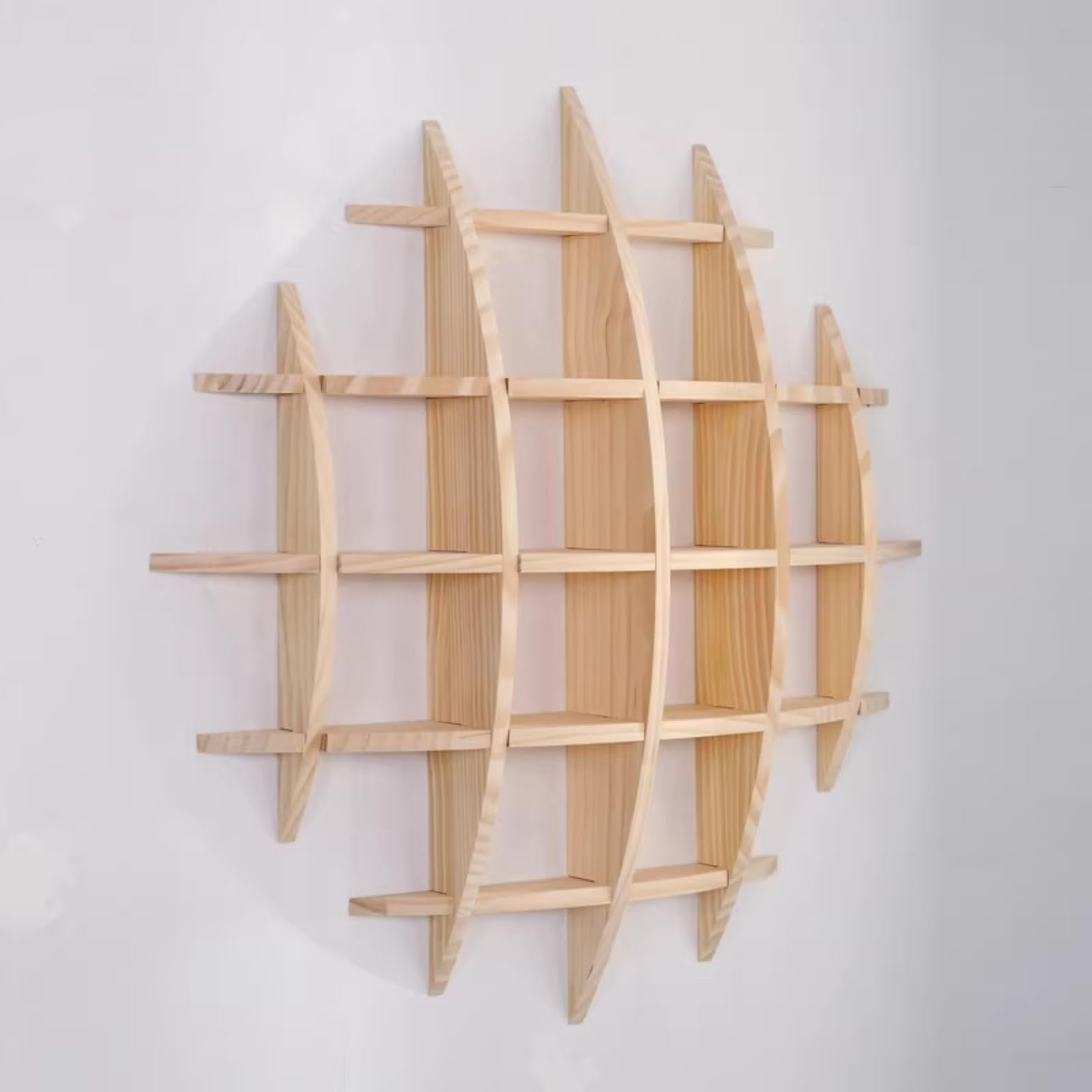 Étagère à théière vintage en bois pour créer un coin thé zen au salon