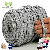 FARBBESTÄNDIGKEIT. Hat Ihnen die Häkeltasche, die Sie aus unseren farbigen Fäden hergestellt haben, gefallen und Sie wollen eine andere? Nur ein bisschen mehr Armstrickgarn, um die Decke fertig zu machen? Kein Problem, wir garantieren Ihnen, dass Sie unser Garn in genau der gleichen Farbe erhalten!