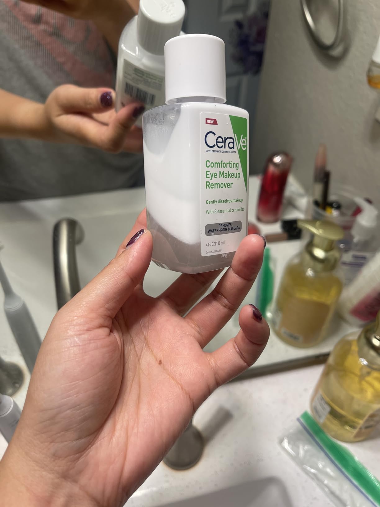 CeraVe Eye Makeup Remover with Hyaluronic Acid and Ceramides, Waterproof, Non-Comedogenic, Fragrance Free, Non-Greasy & Ophthalmologist Tested, 4 Ounces