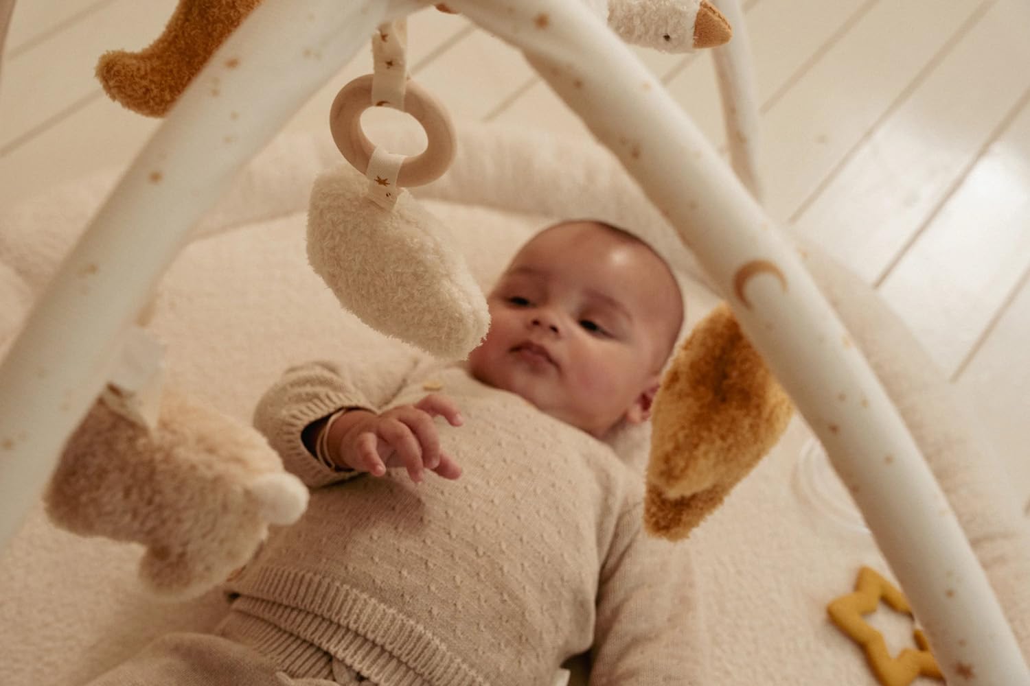 Little Dutch Krabbeldecke mit Spielbogen Activity Baby weiß - Newborn Naturals