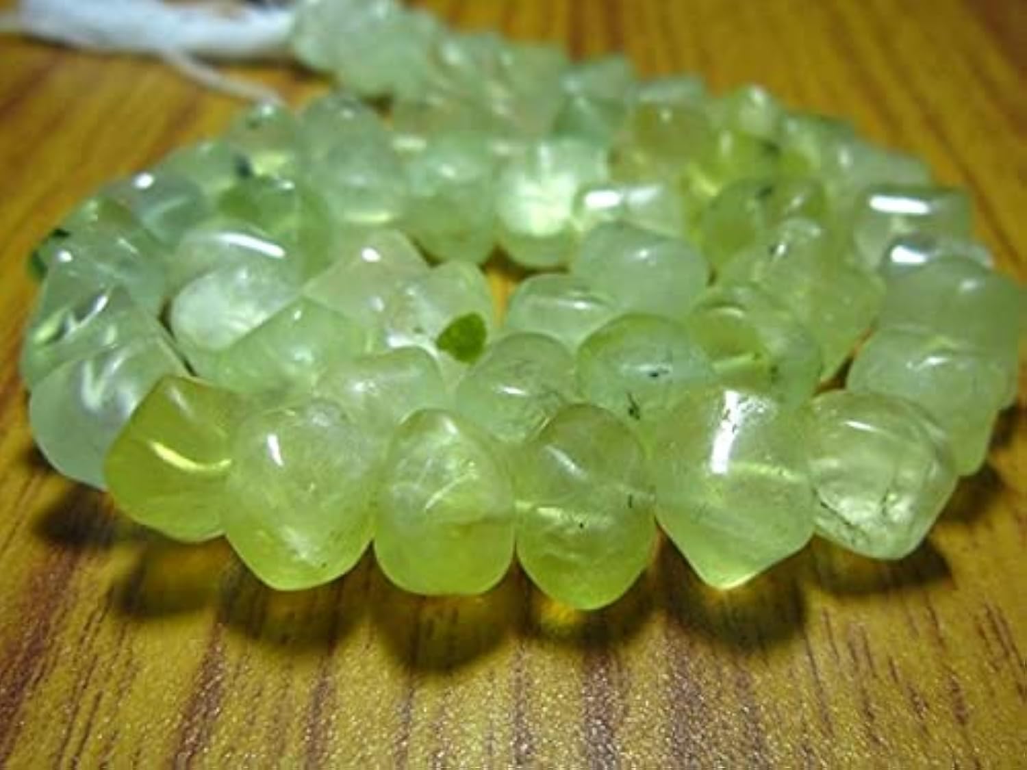 Prehnite Smooth Spiral : créez des bijoux d'été bohèmes aux tons vert pastel