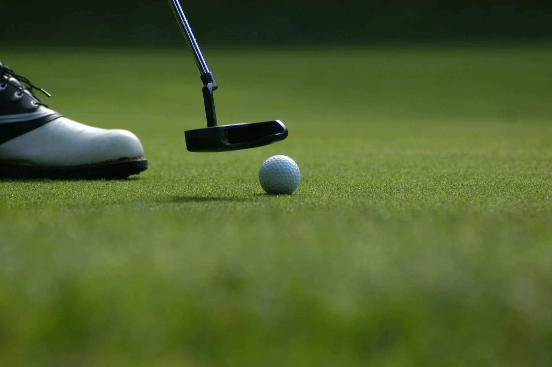KIRKLAND Signature Golfbälle aus Urethan, Weiß, 24 Stück, Hochleistungs-Golfbälle für Distanz, Kontrolle und Spin, weiches Gefühl mit robuster Konstruktion, ideal für alle Schwierigkeitsstufen