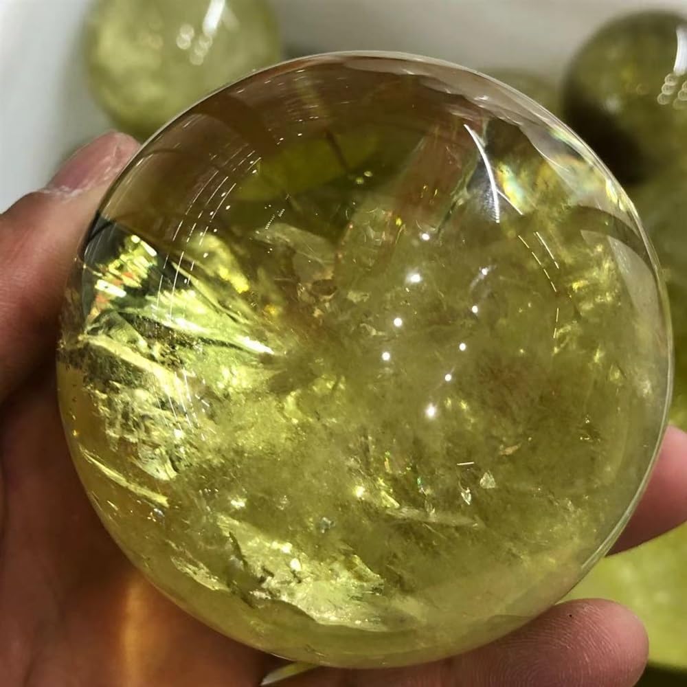 Cristal amarillo en bola de 40-50mm pulido a mano para meditación