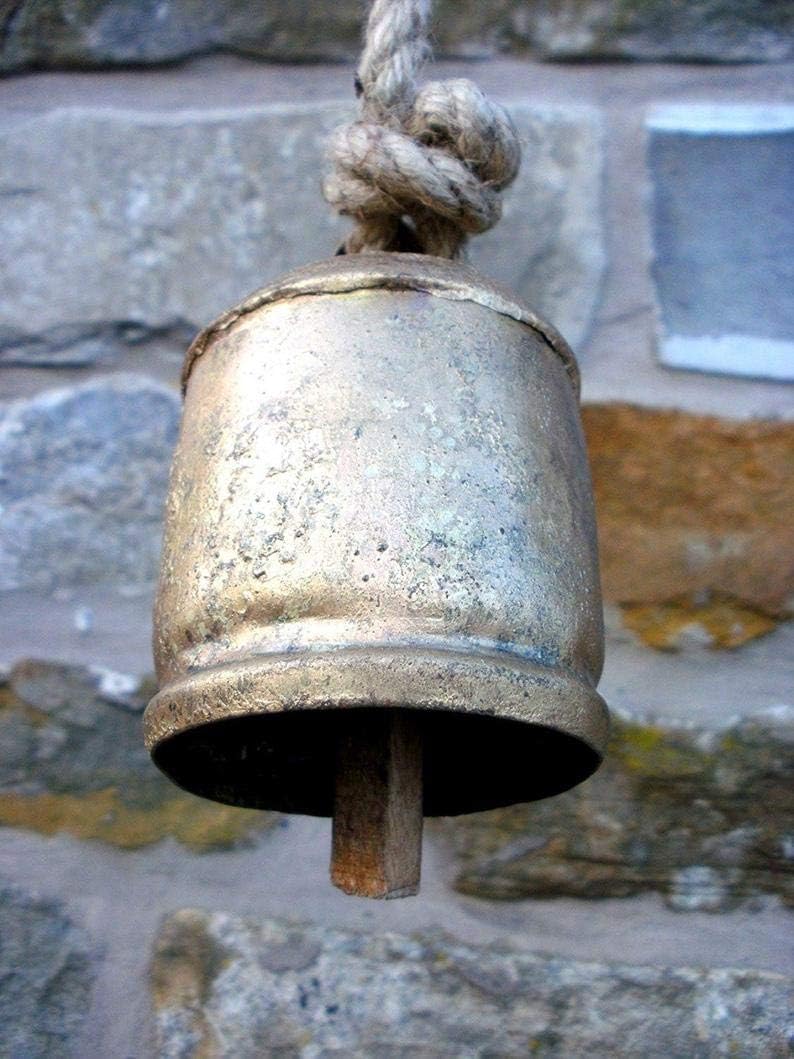 Mango Gifts Decorative 4 Harmony Rustic Iron Cluster Bells Garden Relaxing Tranquil Garden Wind Chimes, Country Style Cow Bells Antique Gold Finish Wall Hanging 82 cm Height