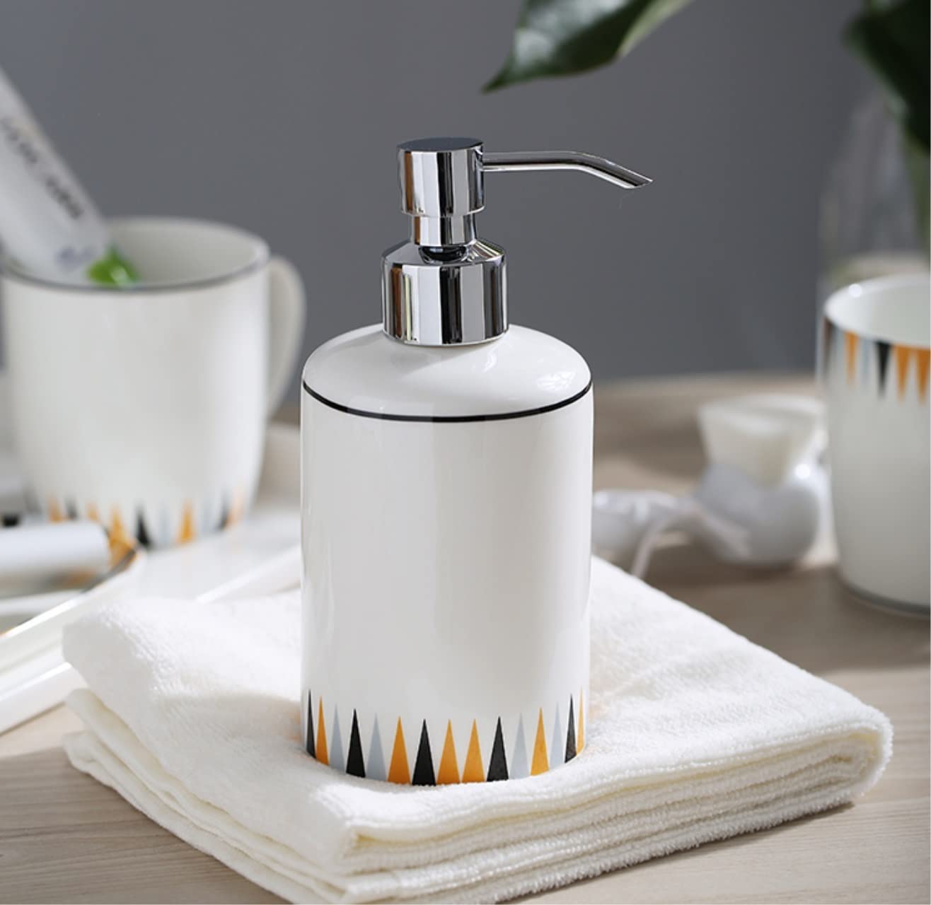 Badezimmer Set Badezimmer-Zubehör-Sets Keramik Einfaches Badezimmer-Toilettenartikel-Set Im Europäischen Stil Mundwasser-Zahnbürstenbecher Dekoration Organizer(A)