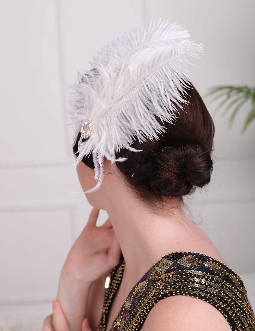 Anglacesmade 1920s Flapper White Feather Headpiece Crystal Pearl Pendant Hair Clip Roaring 20s Feather Accessories Masquerade Hair Jewelry for Women and Girls - Image 2