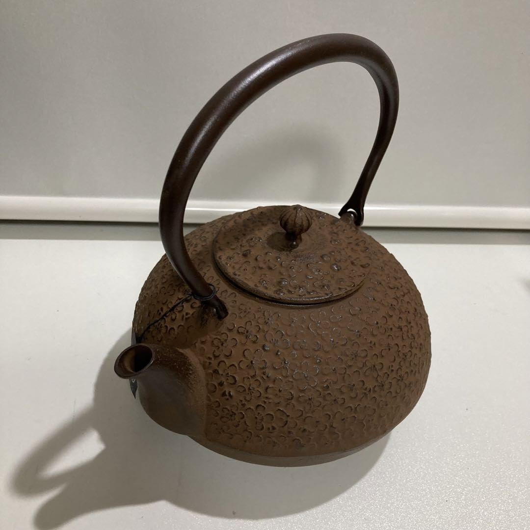 Amazon.co.jp: 南部鉄器 及富 南部宝生堂 鉄瓶 梅丸子 錆色 : ホーム 