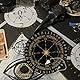 AHANDMAKER Weissagung Zeiger Pendel Board, 7.8 Wünschelrute Wahrsagerei Metaphysische Message Board Hölzerne Carven Board mit Kristall Pendel Halskette Weissagung für Hexerei Wiccan Altarbedarf Kit