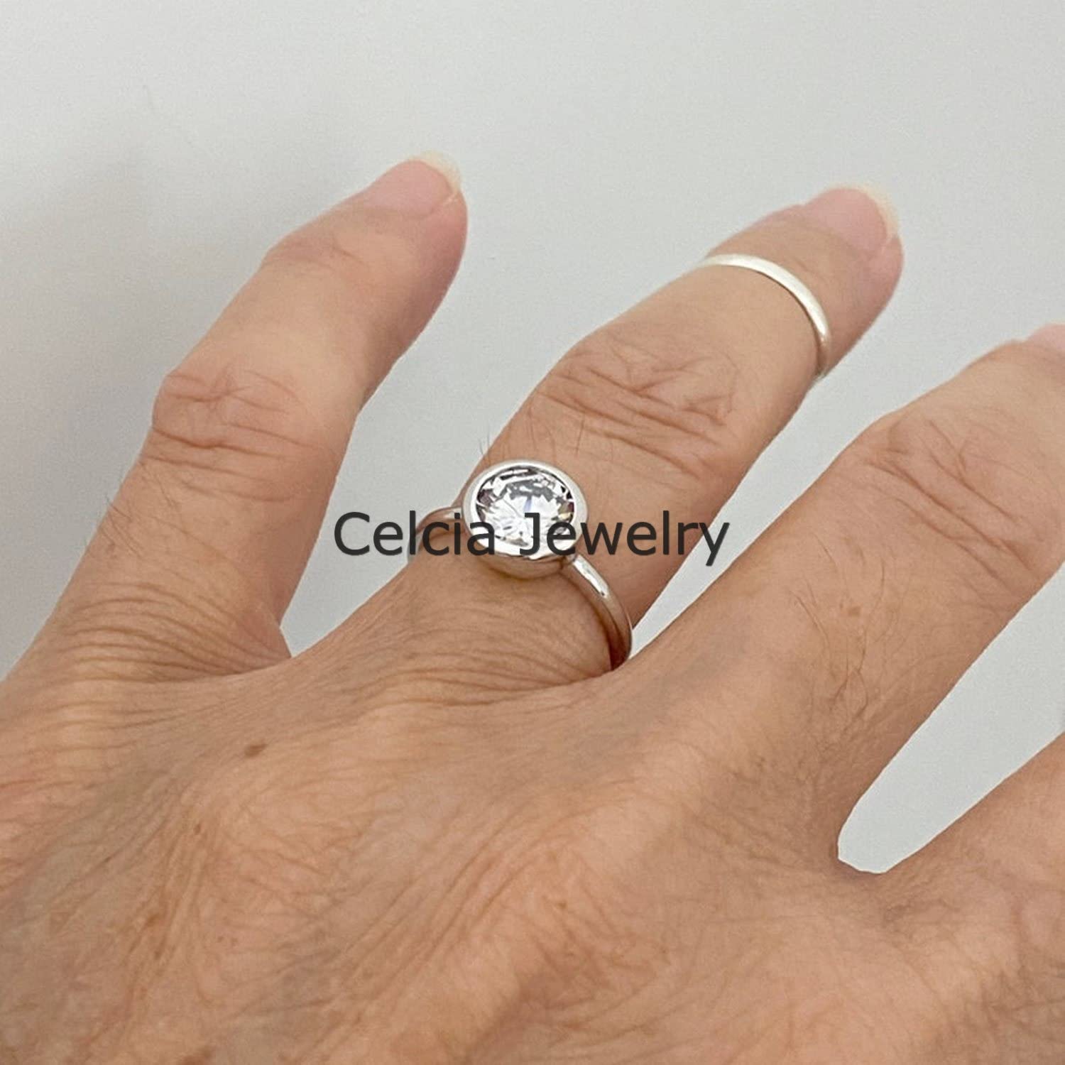 Anillo redondo CZ blanco natural, anillo de regalos de compromiso, anillo solitario, anillo de regalos de ceremonia de boda, anillo minimalista
