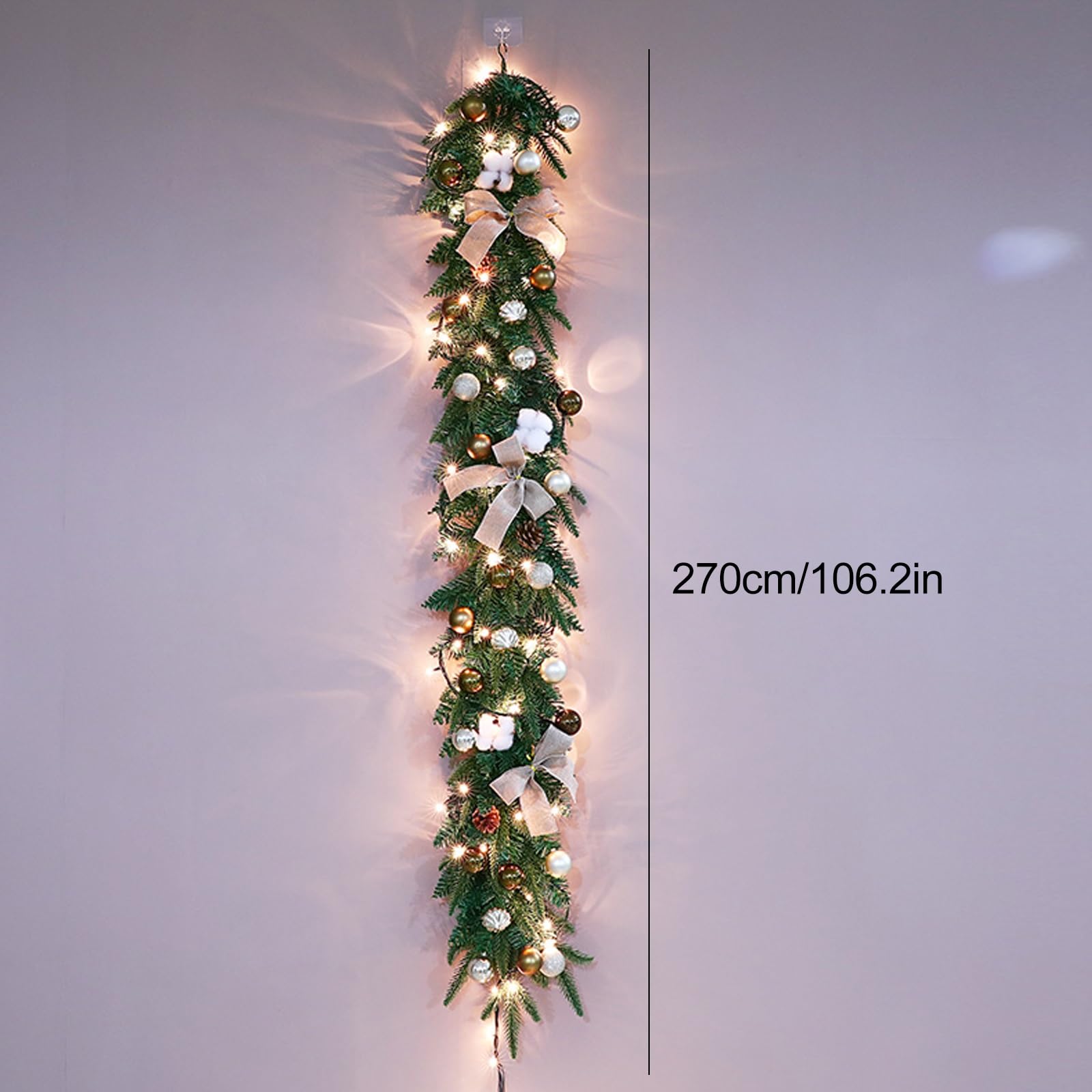 Guirnalda, Guirnalda preiluminada de 9 pies con Cadena Luces LED, piñas, Bayas, Bolas, Cinta, algodón y Decoraciones navideñas en la repisa