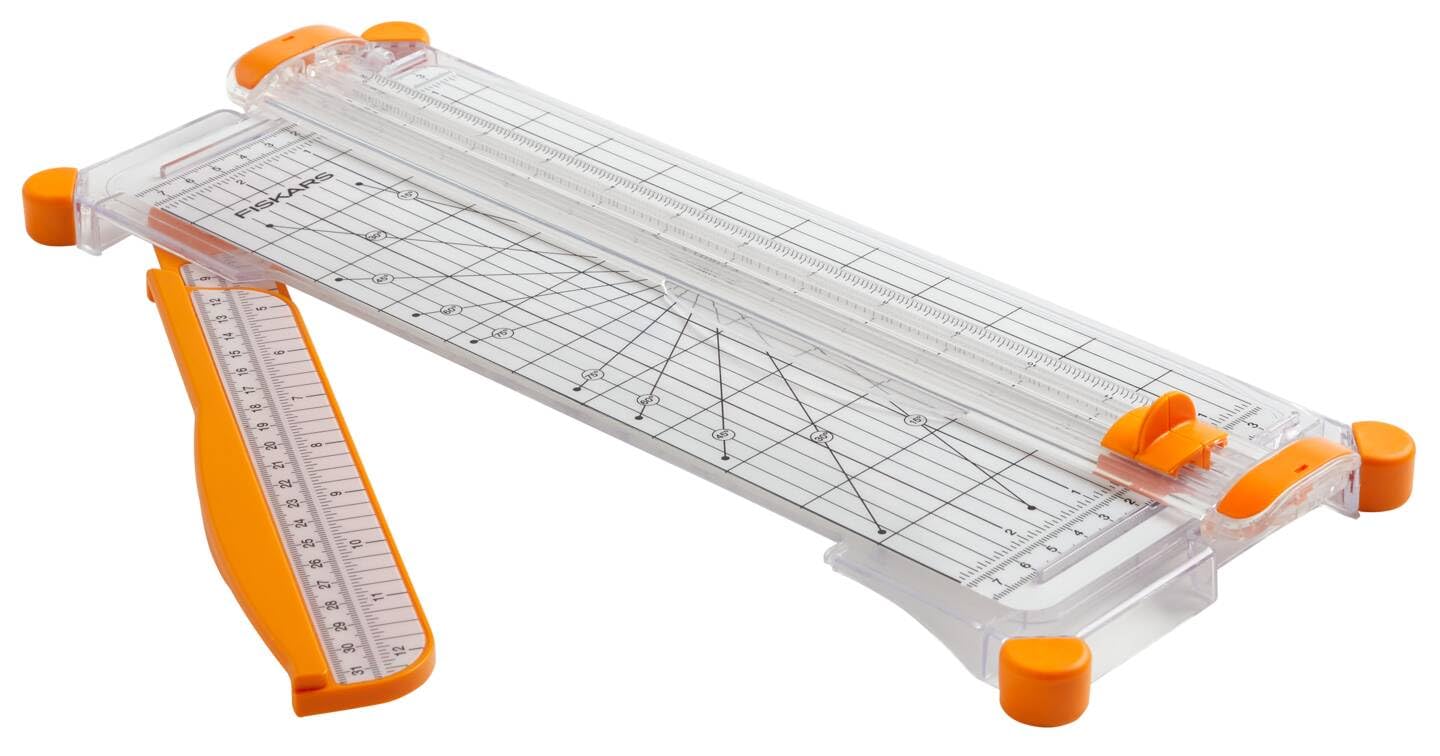 Fiskars Massicot SureCut, A4, Base Étroite, Ligne de Coupe, Blanc/Orange, 1077799