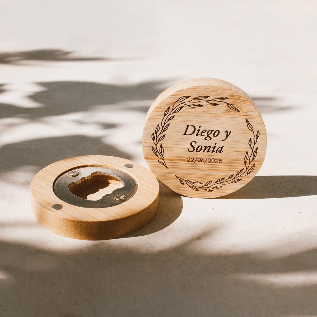 Abridor Personalizado Boda de Madera – Pack de 50 Abrebotellas Magnéticos para Invitados – Detalle Original y Recuerdo de Boda Personalizado
