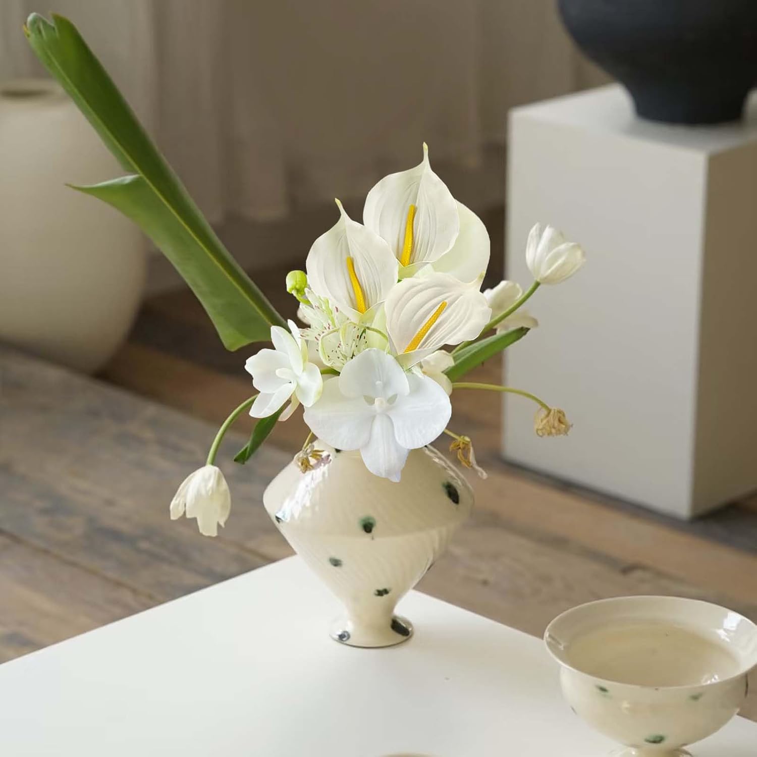 Daily Treasures 18 Large Heads Artificial Calla Lilies, 2Pack Realistic Calla Lilies with Repositionable Leaves, White Lily Artificial, Fake Flowers for Indoor Outdoor Home Office Table Decoration