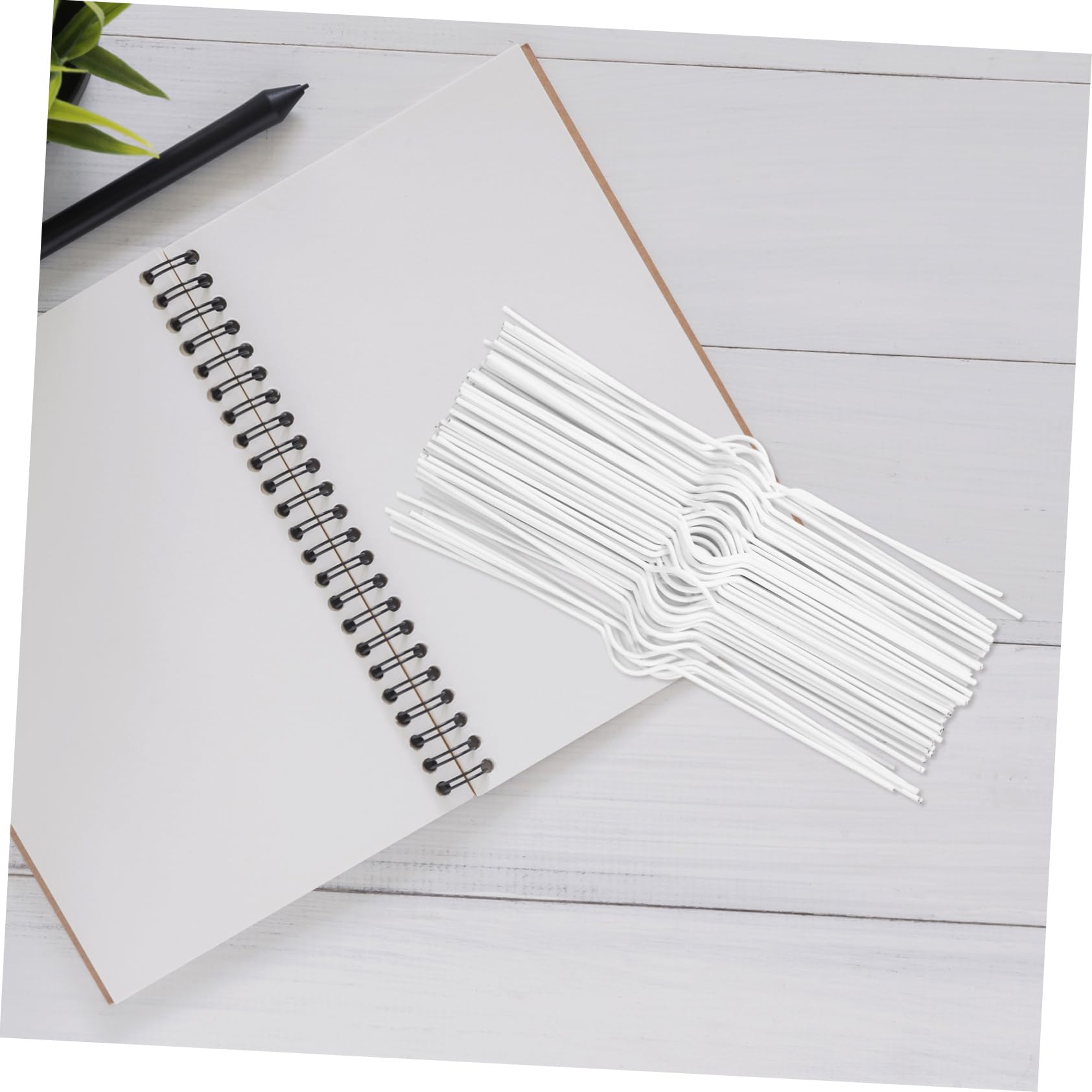 100 Stück Kalenderhaken Robuste Eisenhaken für Kalender Banner und Poster Vielseitige Anwendung für Büro und Zuhause Zuverlässige Befestigung
