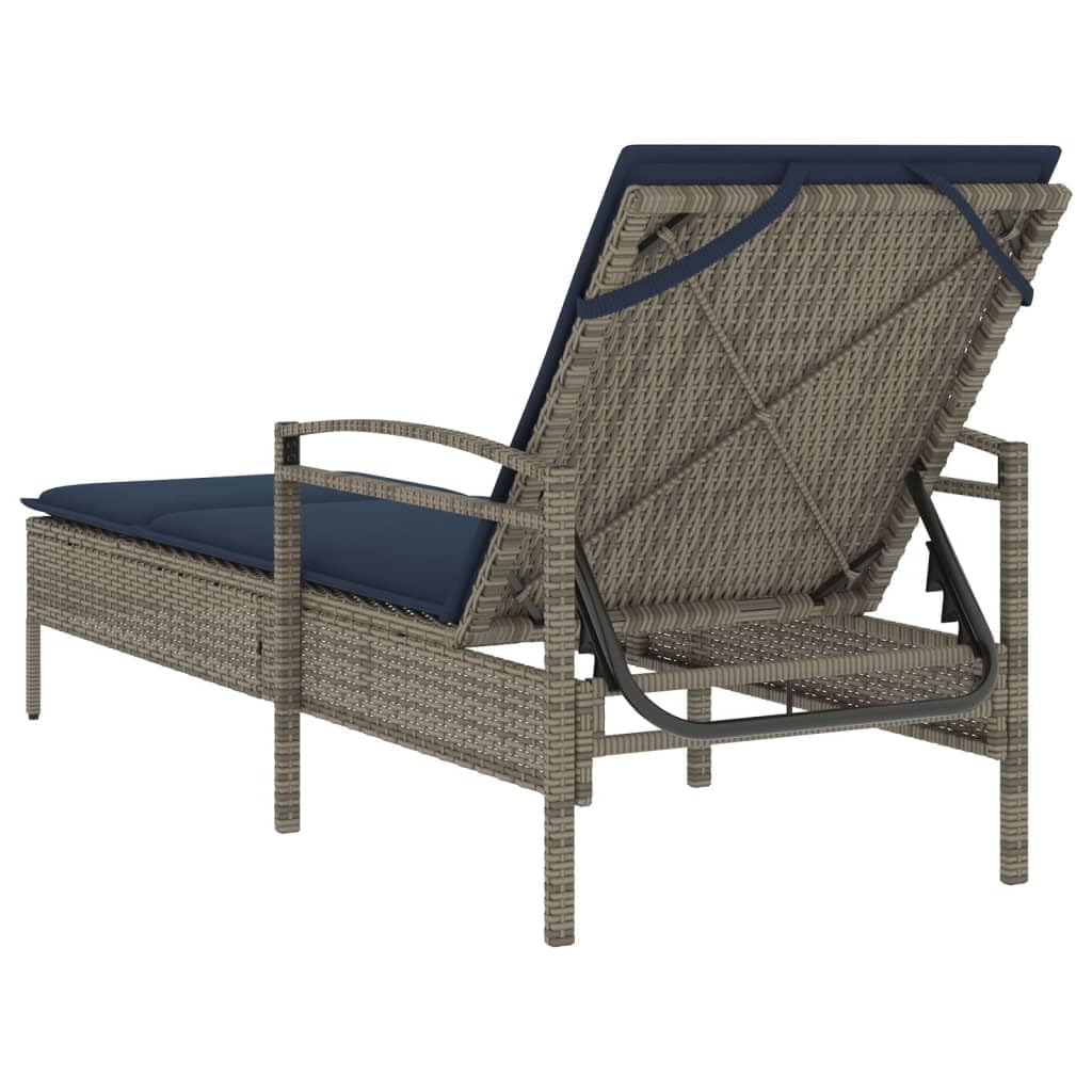 Lettino Prendisole in Polyrattan Grigio con Cuscino Blu Navy | Sdraio da giardino reclinabile in 3 posizioni, ideale per terrazza, bordo piscina e solarium esterno.