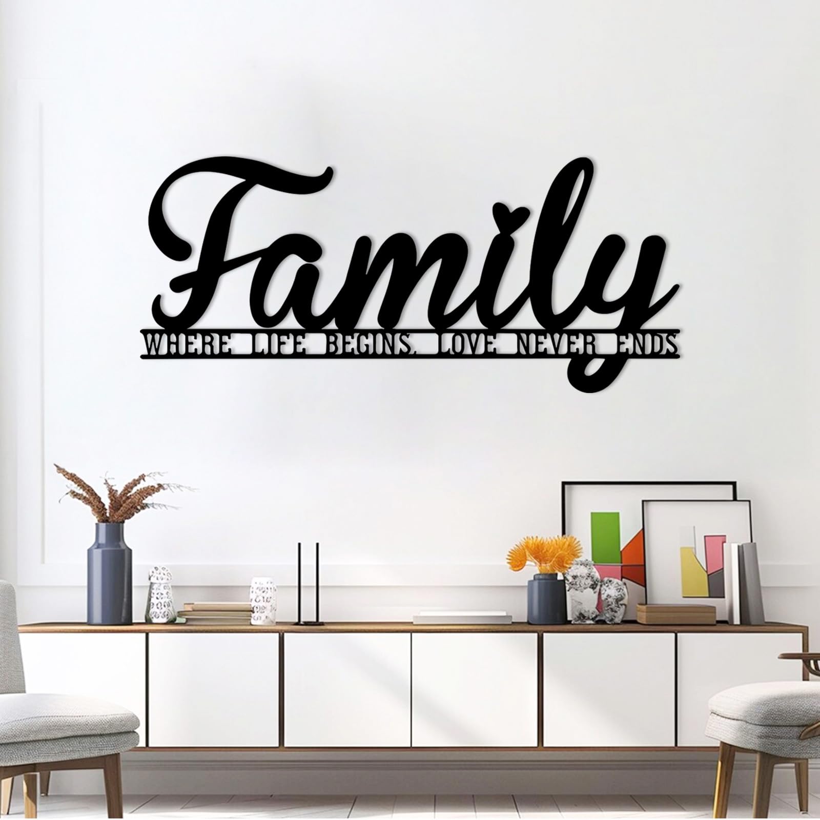 Großes Wandbild „Familie“ aus schwarzem Metall, hängender Metallbuchstabe im Landhausstil, Moderne Skulptur mit Familienmotiv für Wohnzimmer, Schlafzimmer, Flur und Treppenhaus (Weiß)
