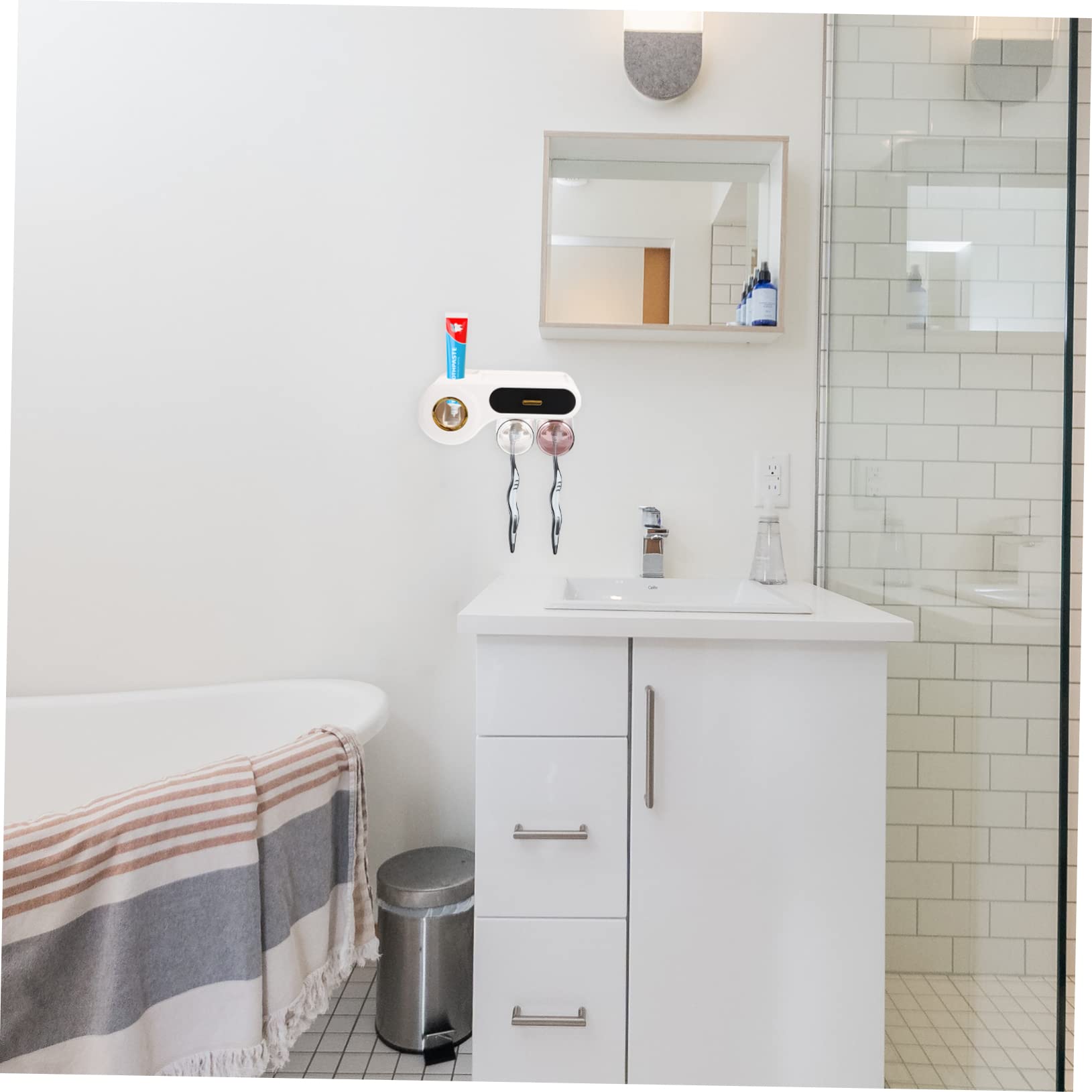 Set de Vasos y Cepillos de Dientes de Pared sin Taladro Negro | Plástico, Almacenamiento Compacto, Diseño Simple, Apto para Cepillos y Maquillaje