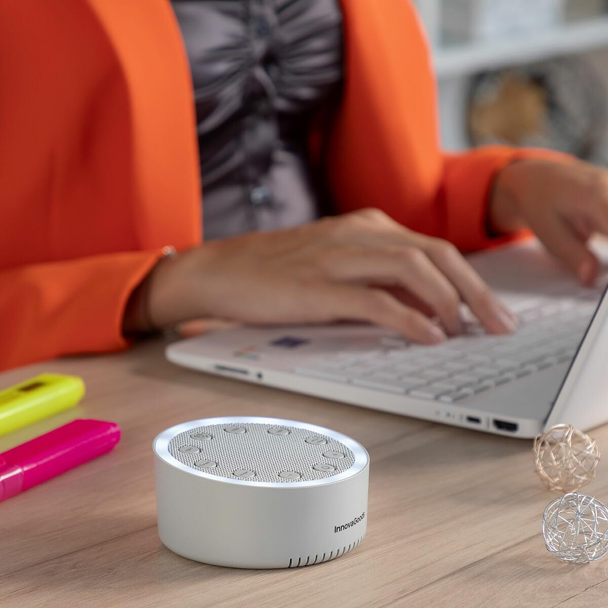 InnovaGoods® Máquina de Relajación con Luz y Sonido para Dormir, 2 modos de iluminación Fija o secuencial, 6 sonidos predefinidos, Maquina de relajacion Apagado automático.