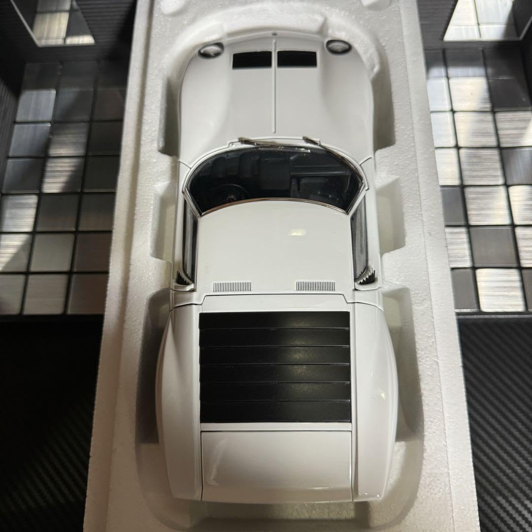 Amazon.co.jp: 激レア 絶版未展示品 オートアート 1/18 ランボルギーニ  