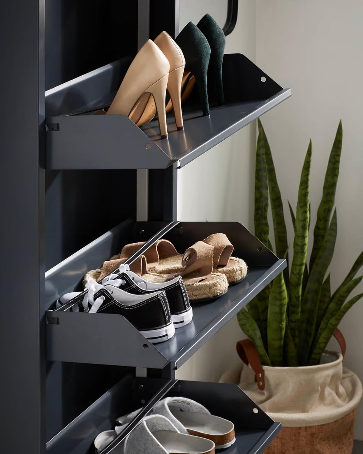Bissolo Casa Scarpiera Salvaspazio a 3 Ante Ribaltabili – Mobile Portascarpe in Metallo Nero, Design Moderno e Compatto (50x15x104 cm)