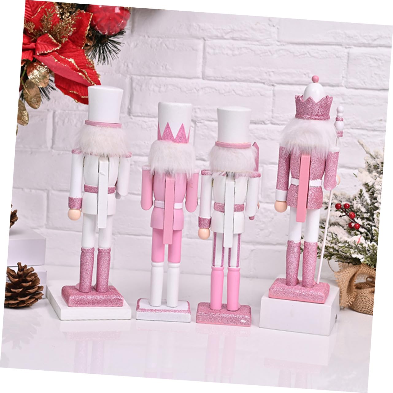 4 Sztuki Drewnianych Różowych Dekoracji Świątecznych Nutcracker Ozdoby Stołowe i Zawieszki Choinkę dla Nastoletnich Dziewcząt Dodające Uroku i Świątecznej Atmosfery