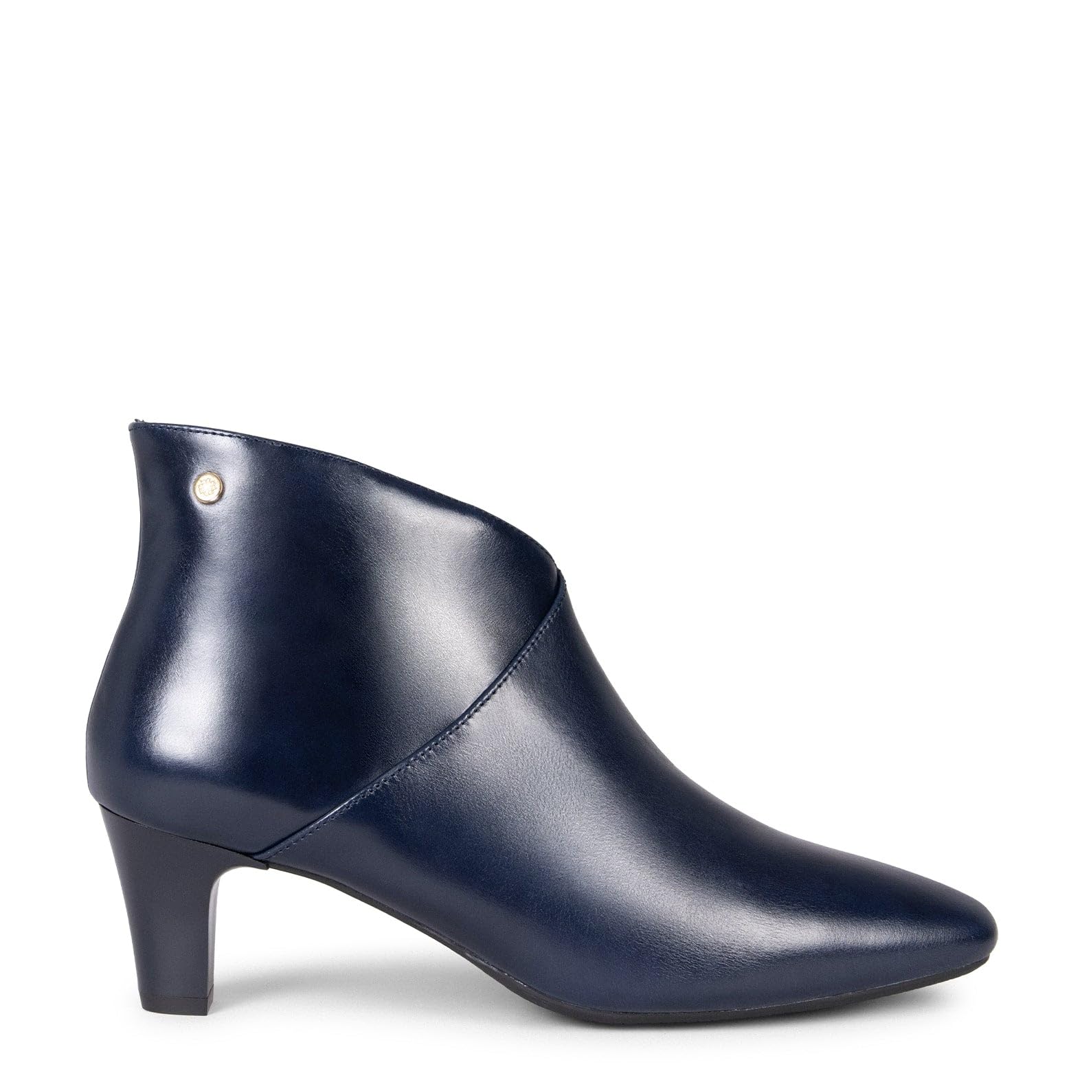 miMaO. Botines elegantes de tacón bajo con escote en V en piel. Hecho en España