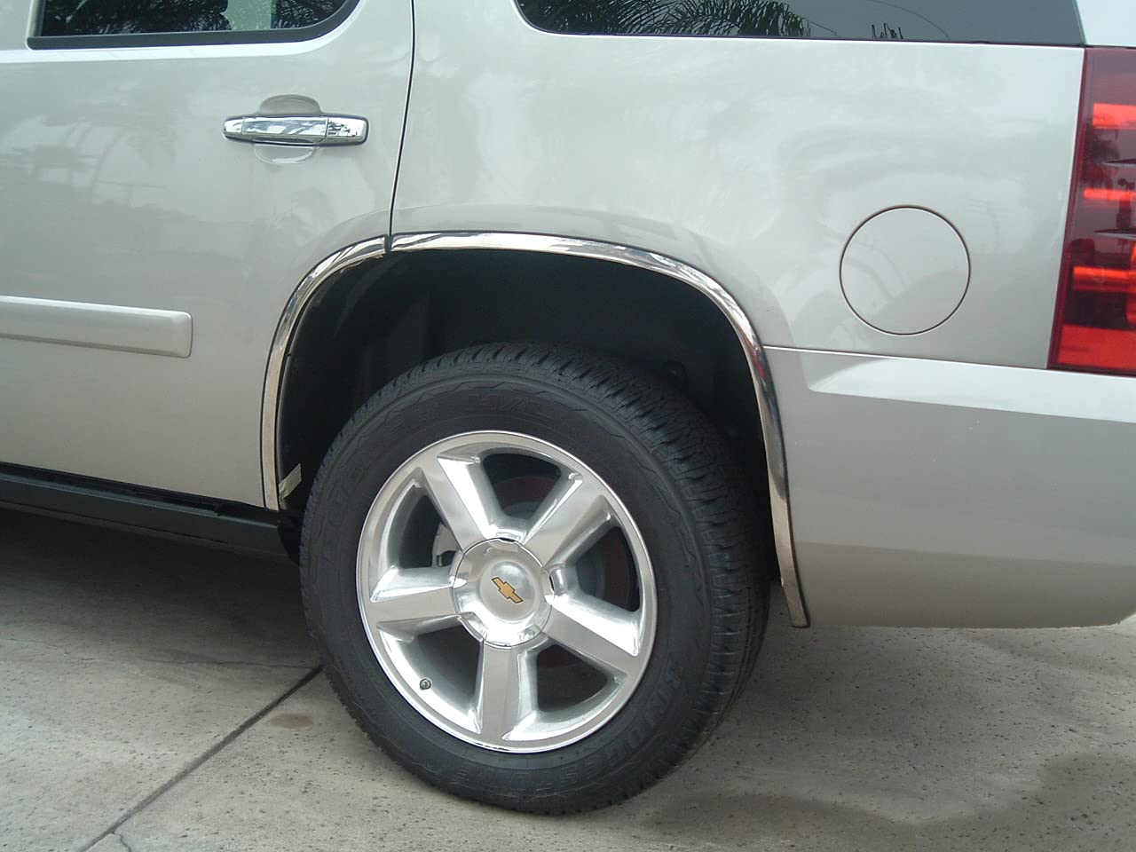 サバーバン、フェンダートリム Amazon | TFP 3906M フェンダートリム シボレー・タホ