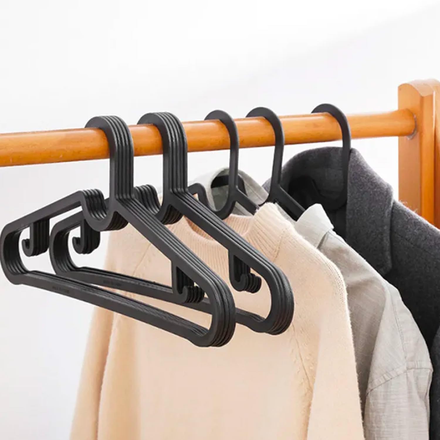 Appendiabiti in Plastica Resistenti – Grucce Appendiabiti per Armadio con Barra per Pantaloni, Stampelle Antiscivolo per Giacche, Camicie e Pantaloni