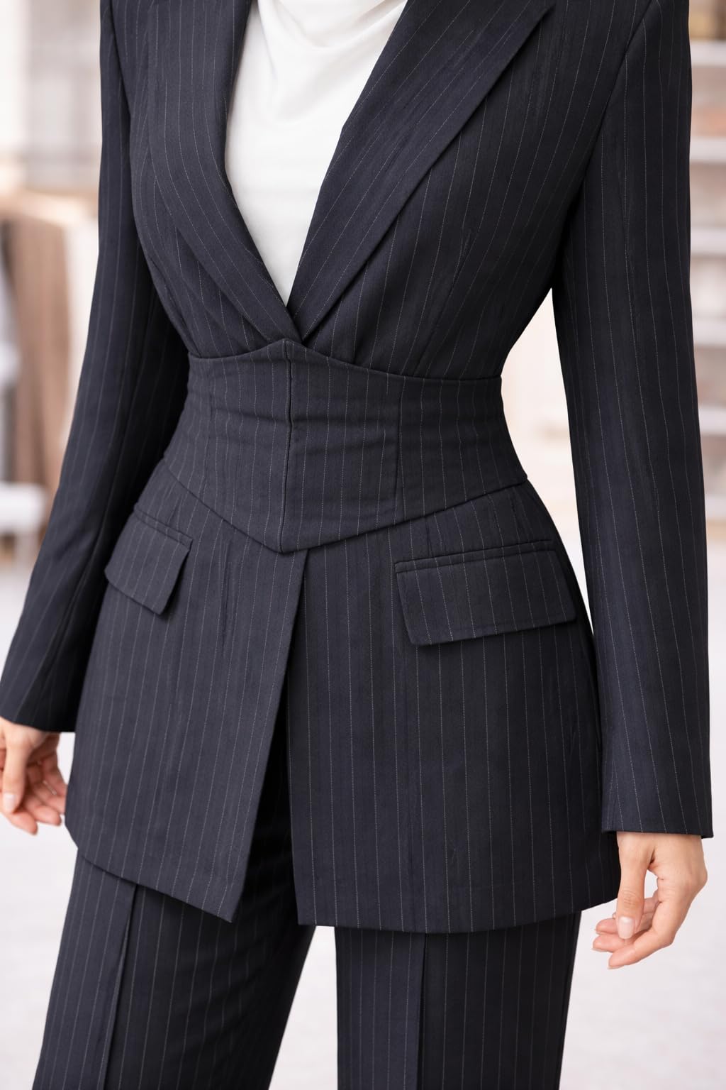 Tailleur Femme Élégant 2 Pièces Rayé – Blazer Ceinturé Structuré et Pantalon Large Fluide – Ensemble Chic