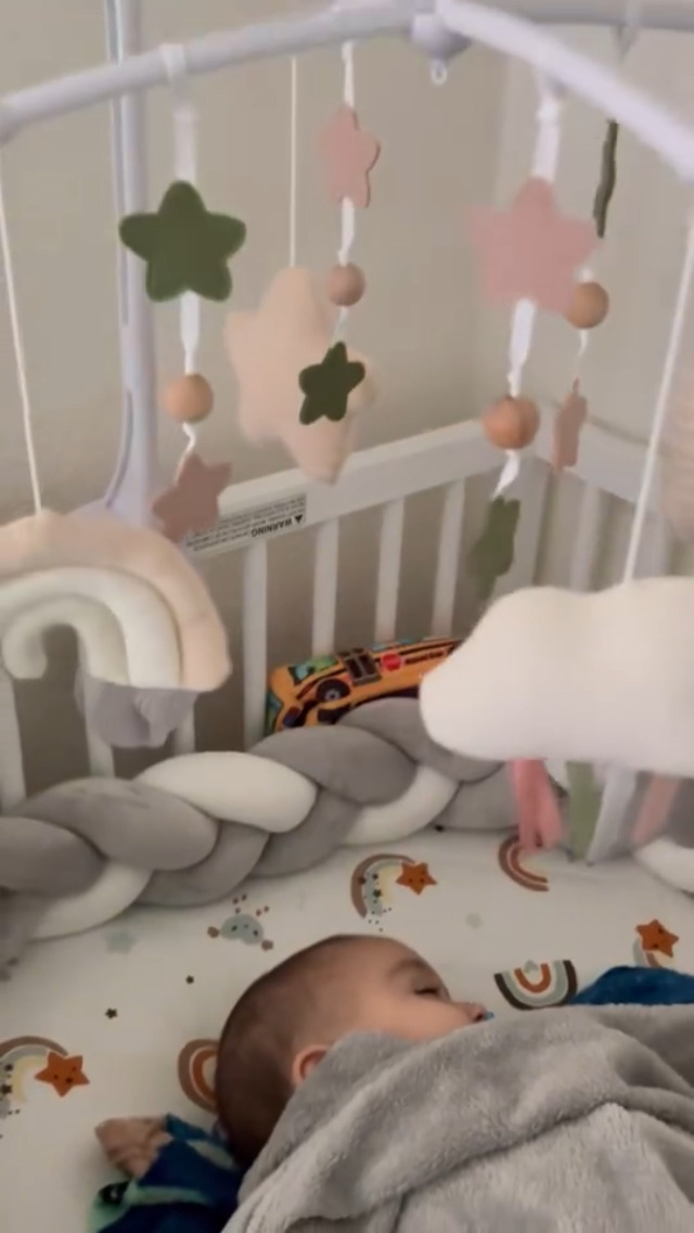 ドローイング『Baby Mobile』 Amazon.com : COTTONBEBE Crib Mobile 35 Lullaby Muisc