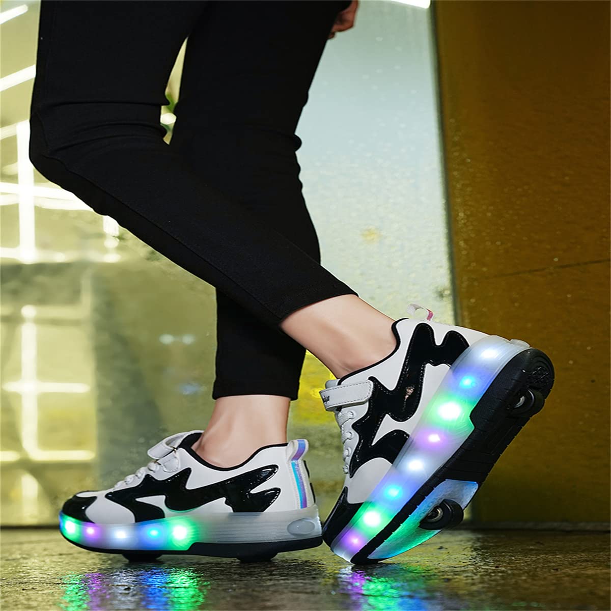 Kinder LED Licht Skateboardschuhe mit Rollen Drucktaste Einstellbare Inline Skates Outdoor Sport Fitnessschuhe