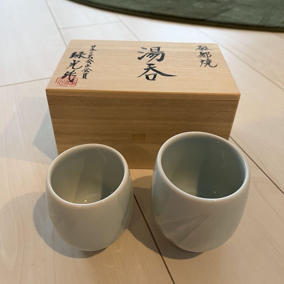 砥部焼き   湯のみ ２個 Amazon.co.jp: 砥部焼 湯呑み二個 木箱付き : ホーム＆キッチン