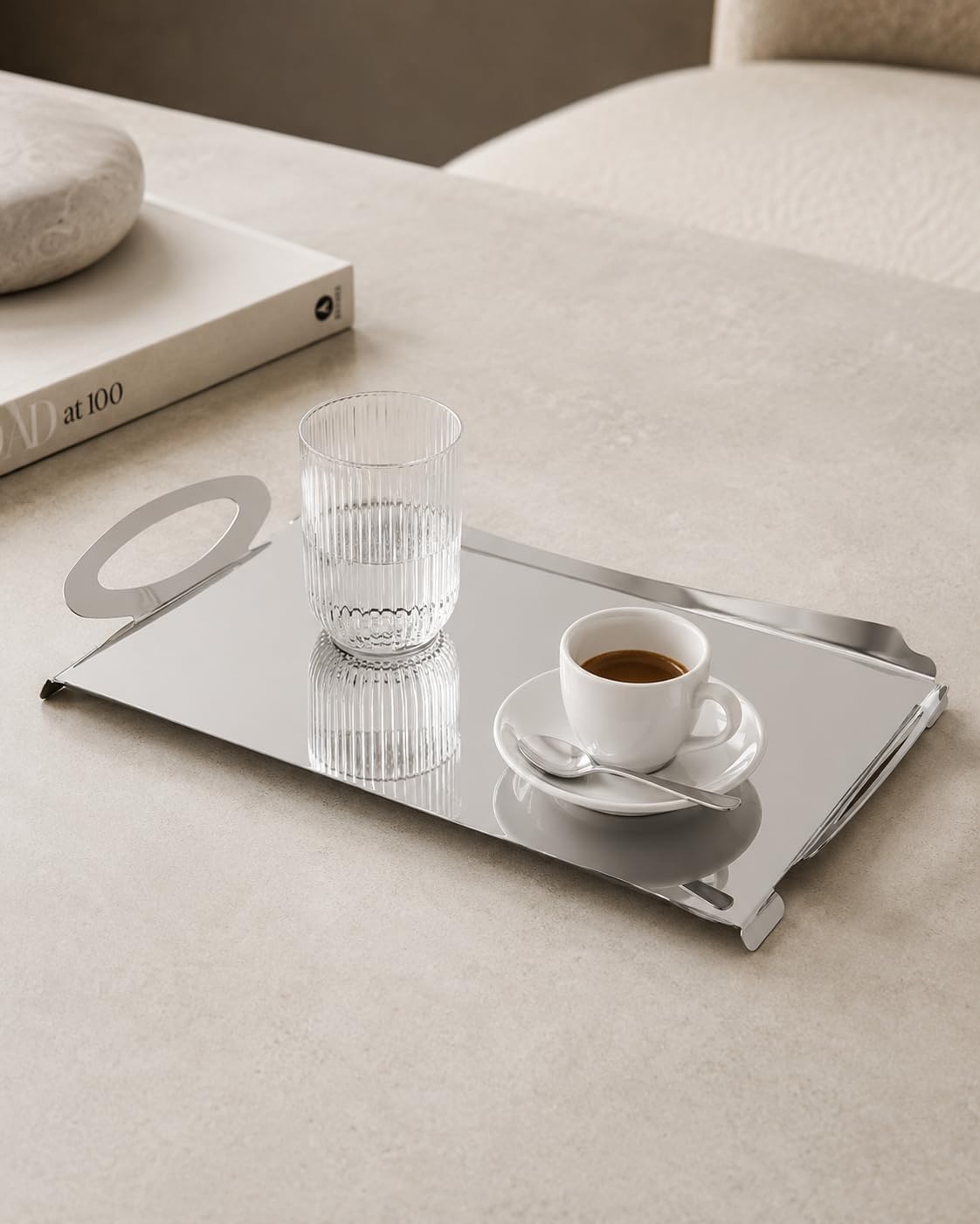 Vassoio Rettangolare in Acciaio Inox, Design Minimal ed Elegante, con Maniglie Laterali, per Servire Bevande e Snack (Grande)