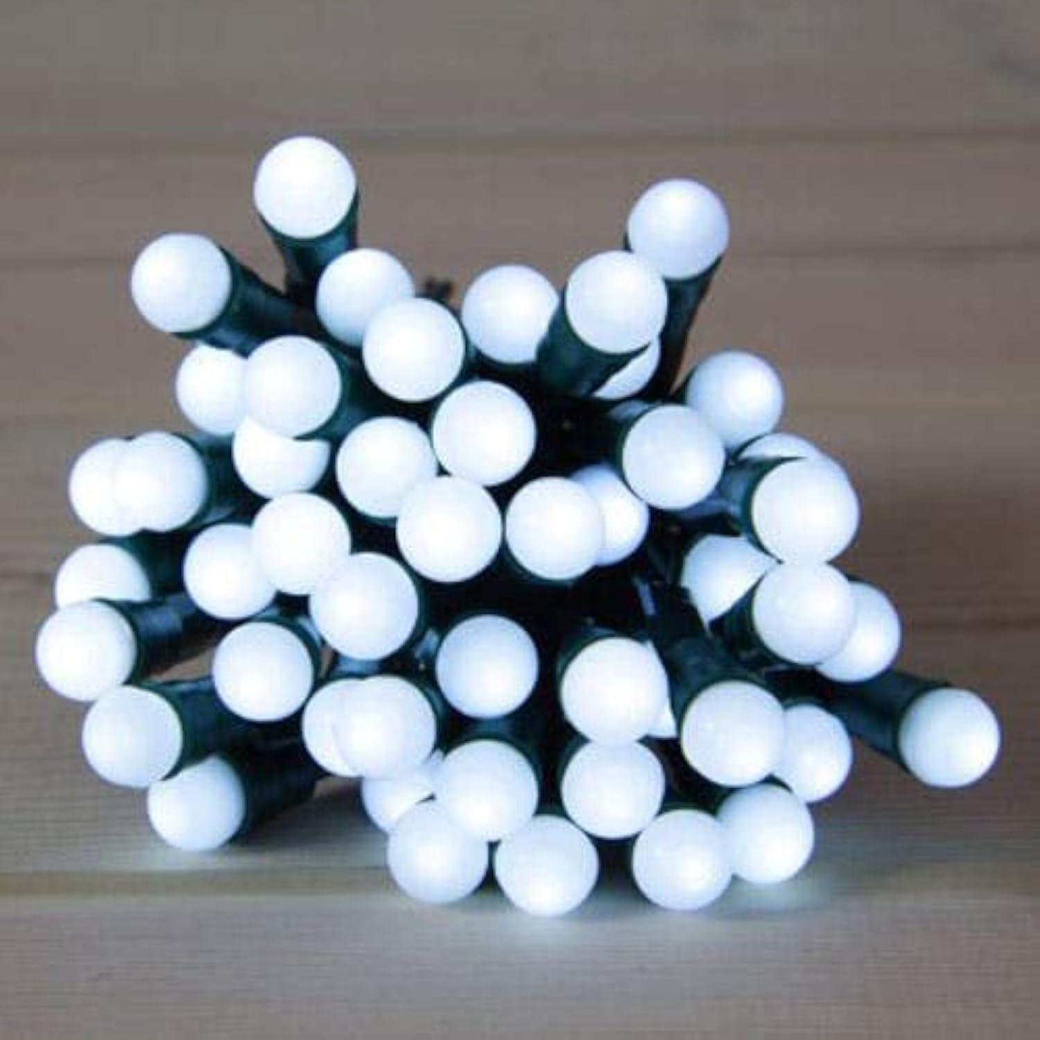 Noma @ WOWOOO Fit & Forget Battery 200 LED Berry Lights : Timer Multifunction : Indoor/Outdoor : White 6816020GW