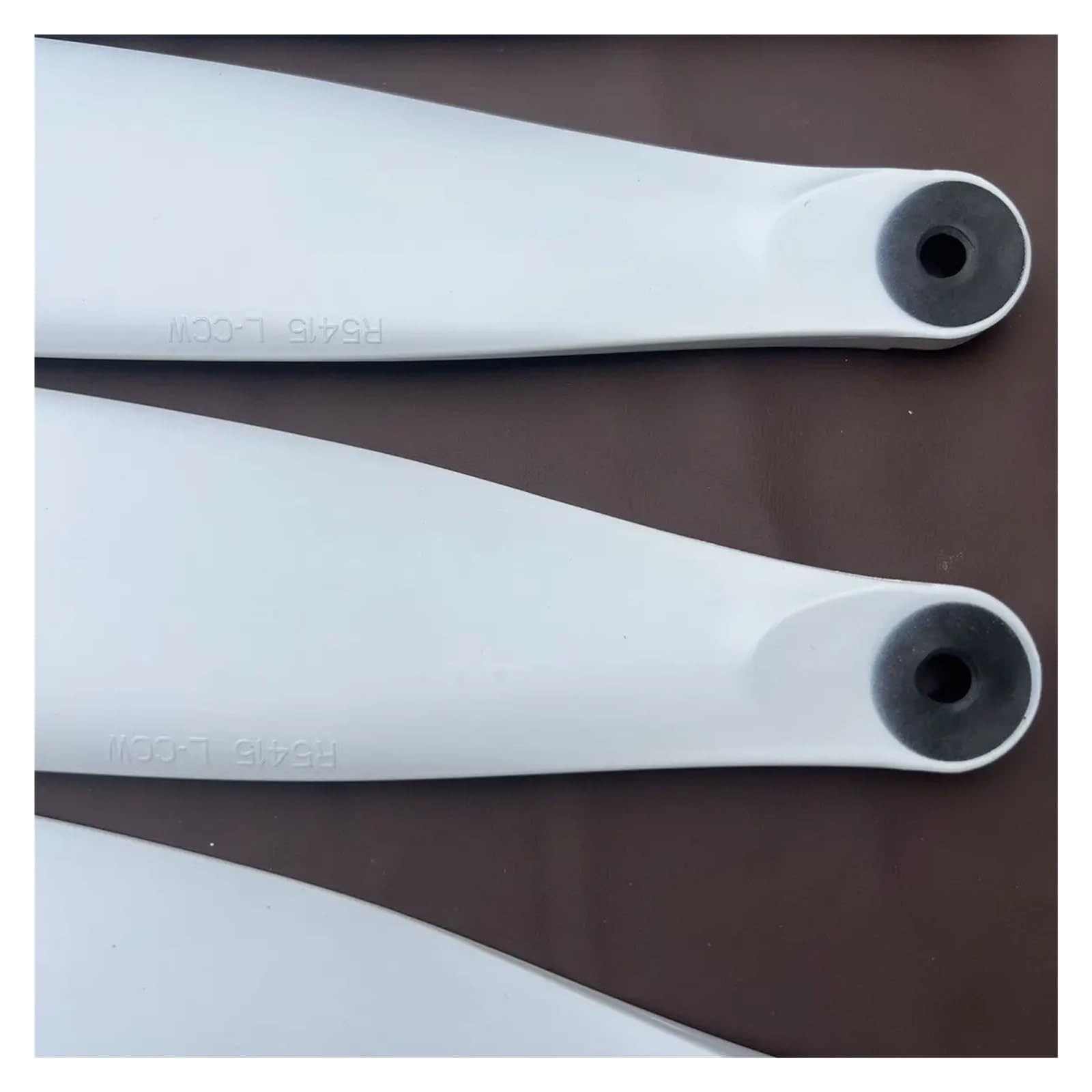 Śmigła łopatkowe T20P/T40/T50 U5413 L5415 Mieszanka włókna węglowego i plastiku, białe, do części drona rolniczego Agras(T50 16PCS)