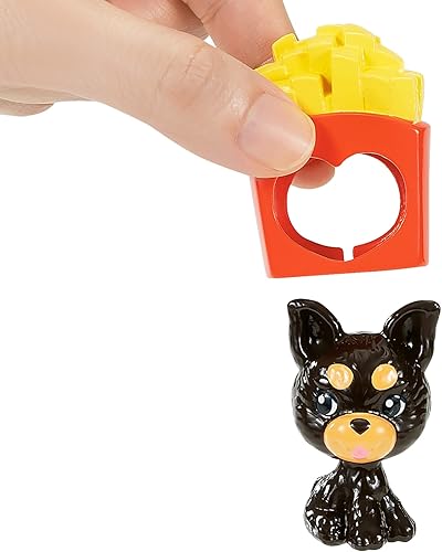 Vista 23 de Barbie Club Chelsea Dress-Up Doll (morena de 6 pulgadas) en disfraz de pastel con mascota y accesorios, para niños de 3 a 7 años Rosa