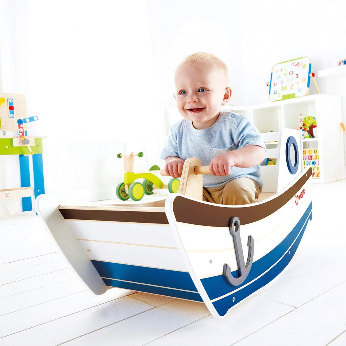 Hape Wellenschaukler aus Holz, Schaukelspielzeug in Bootsoptik für Kinder ab 12 Monaten