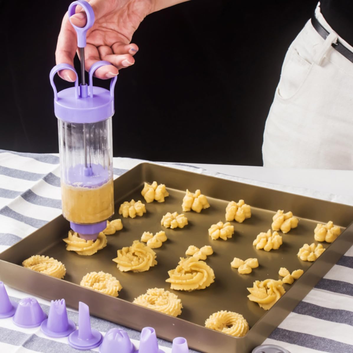 Plastic Cookie Press Decorating Kit with 8 Tips