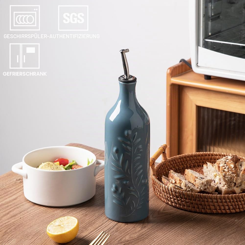 Sweejar Home Große Keramik-Olivenöl-Spenderflasche, 700 ml Relief Opaque Öl-Menage Schützt vor Oxidation, Flasche für EVOO, Essig, Sojasauce, Nebelblau