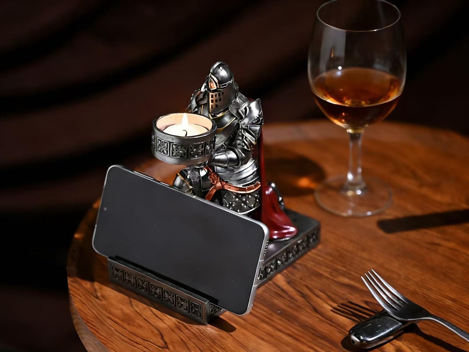 King's Guard Kniender Ritter Kerzenhalter, Kunstharz, Haltung, Teelichthalter, Krieger, Handy-Ständer, Stifthalter, Kerzenhalter für Restaurant, Altar, Heimtisch (Eisen)