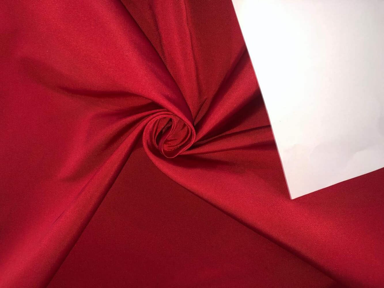 Taffetas de soie auto-côtelé rouge pour structures sans affaissement - 8