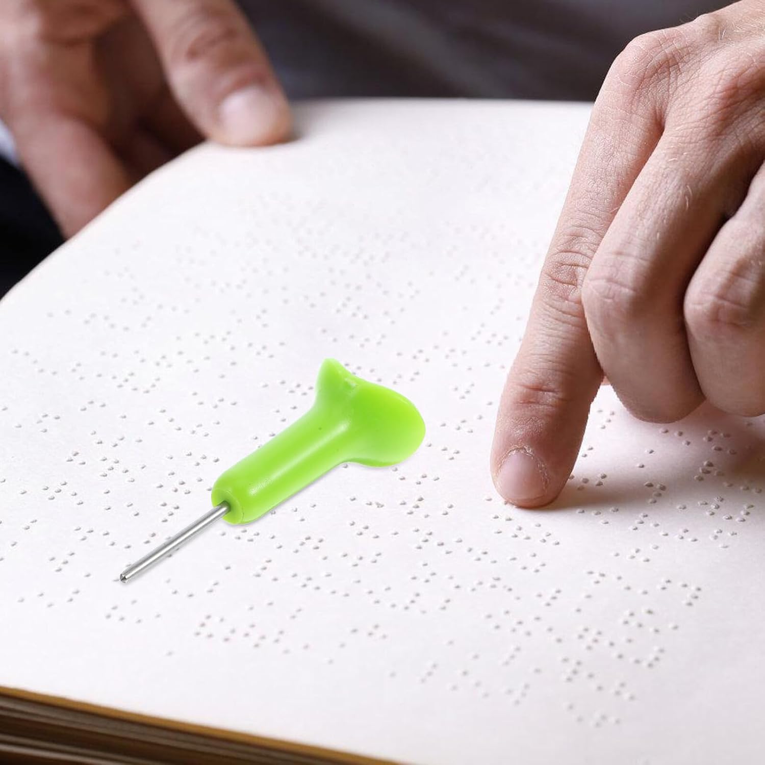 Braille Writing Pen and Plastic Braille Writing Stylus for Blind Beginners, Green Saddle Shape, Home and Classroom Training Tool for Visual Impairment Aid