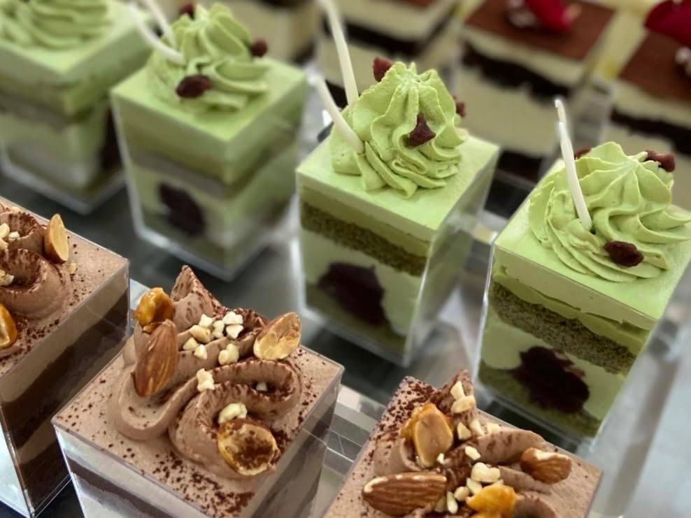 Miniatura 7 de SZHTFX Paquete de 50 tazas de postre de 5 onzas + 50 cucharas de plástico de paquete individual, juego de cuencos cuadrados de postre de 5.1 fl oz,