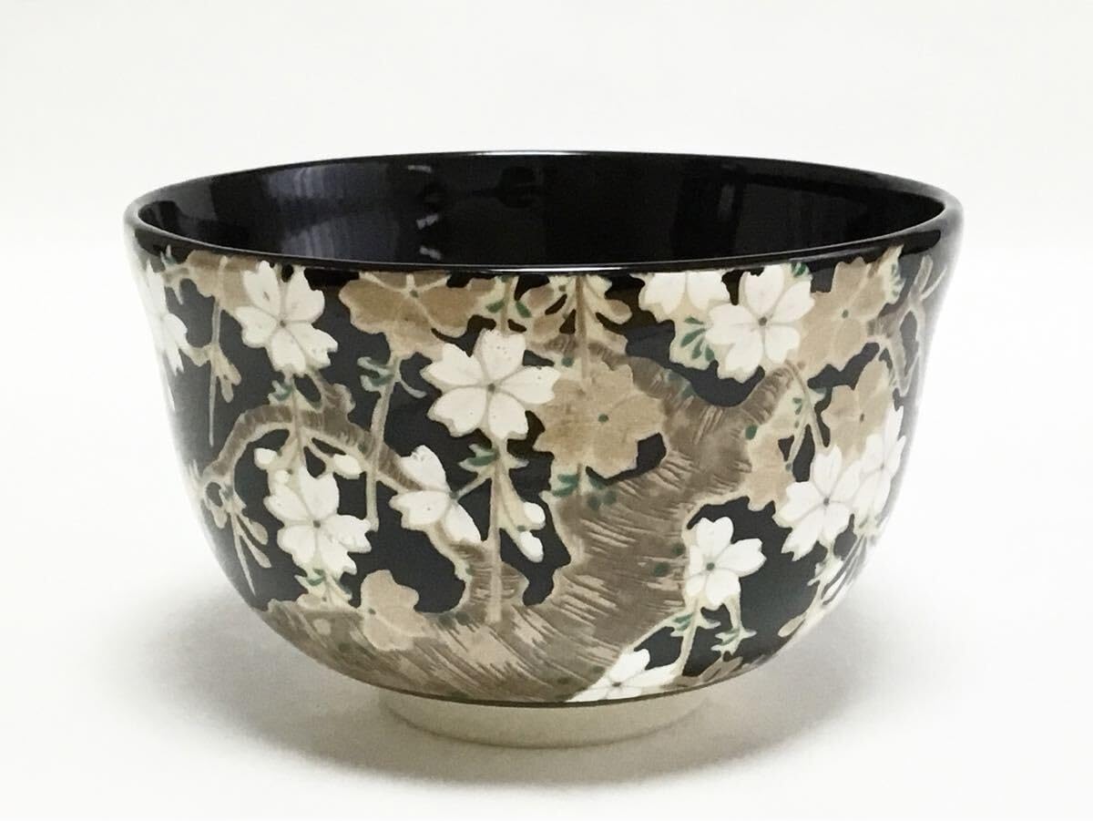 Amazon.co.jp: 茶碗 宮地英香 枝垂れ桜 黒仁清 茶道具 : ホーム＆キッチン