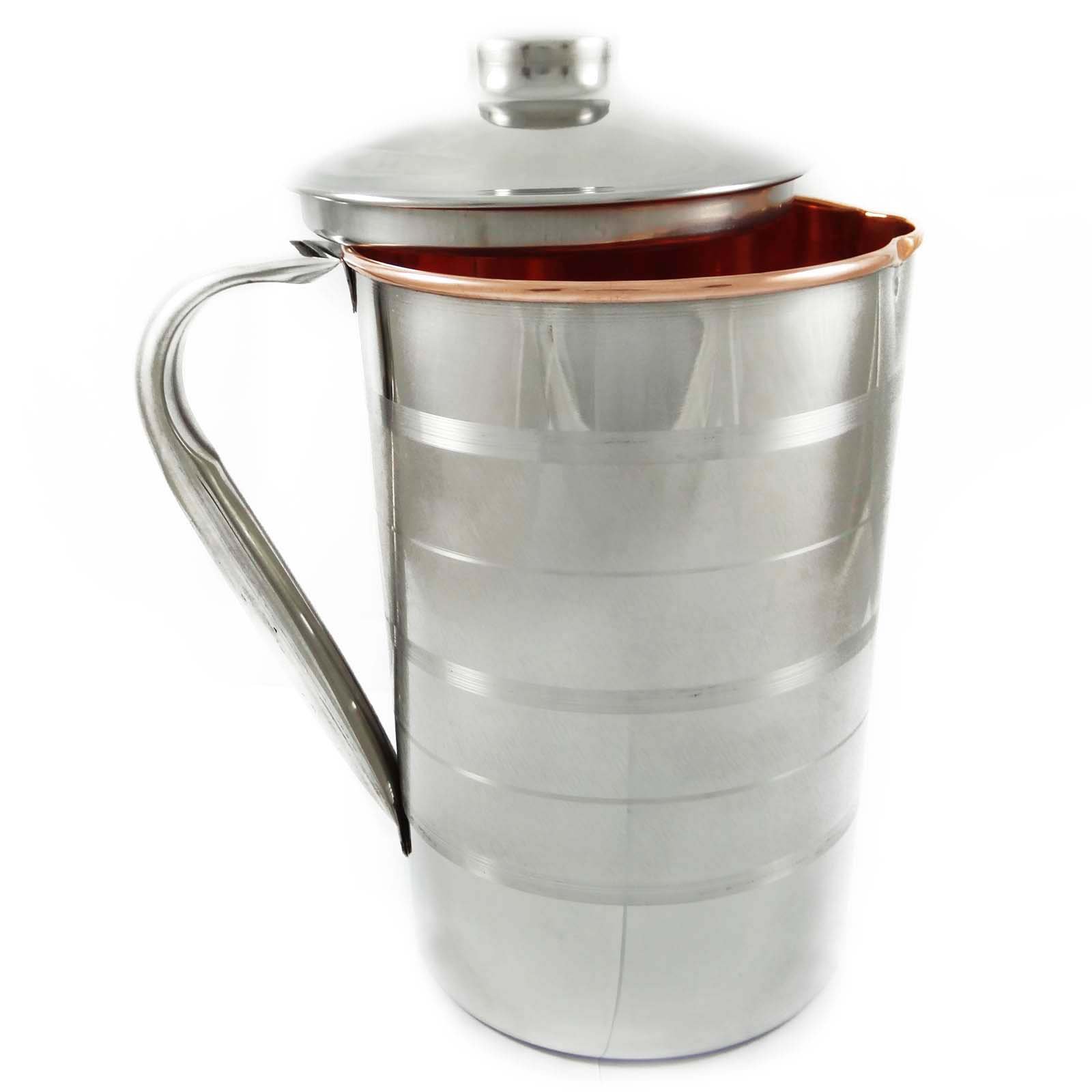 Carafe en cuivre artisanale pour cuisine ayurvédique traditionnelle