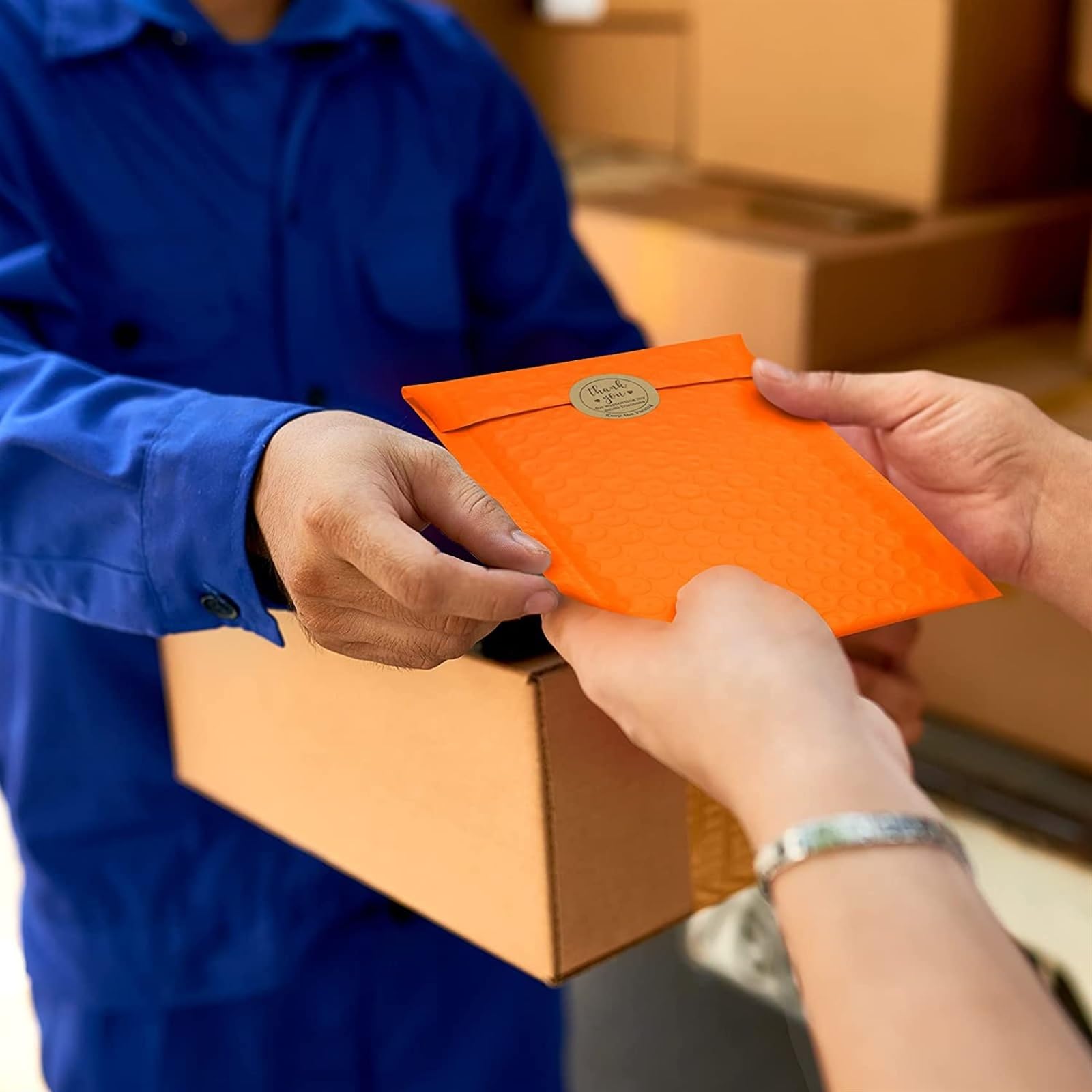 Sobres De Plastico Quality Park Sobres De Burbujas De 6 X 9 Sobres De Envío, Sobres Acolchados De Poliéster Azul Resistentes Al Agua, Cierre De Tira Redi, 50 Por Caja (QUA85862 Sobres