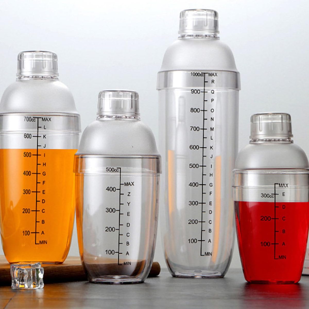 BESPORTBLE Shaker à Cocktail en Plastique 5 Pièces avec Graduation, Couvercle Étanche, Capacité 350-1000 Ml, Mélangeur Professionnel pour Bar et Maison, Ustensile Cocktail Pratique